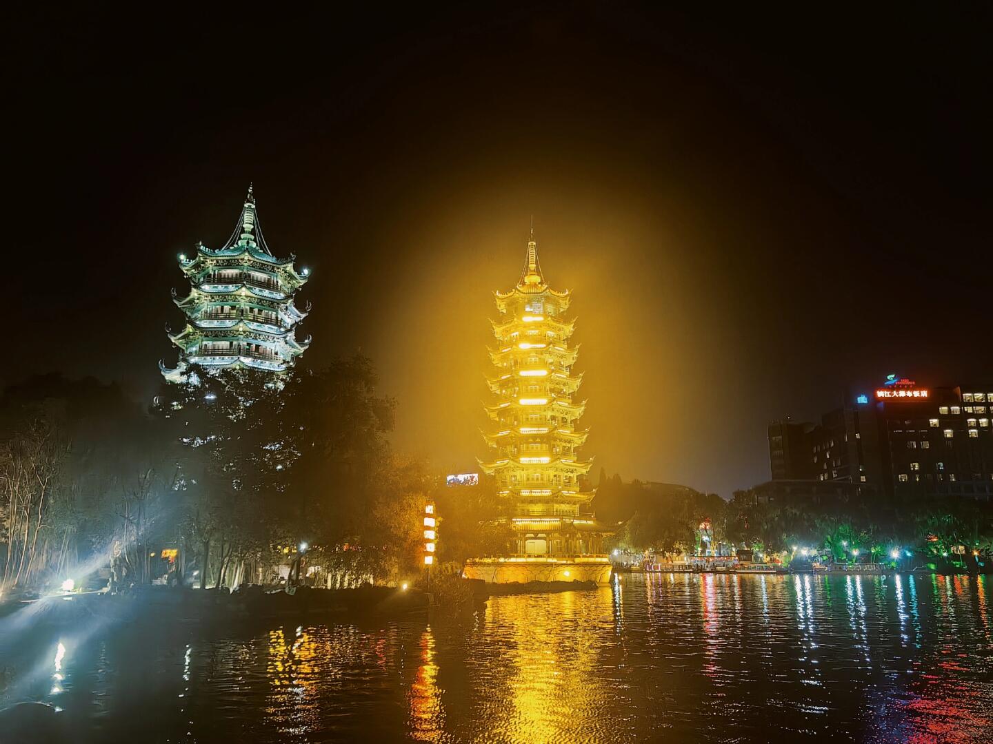 桂林日月双塔夜景